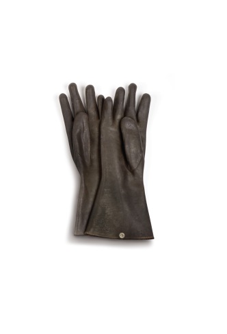 Gloves worn by John Haigh to dissolve the body of Mrs Olive Durand-Deacon, 1949 © Museum of London
